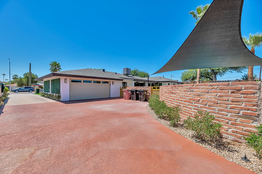 Garage and extra parking