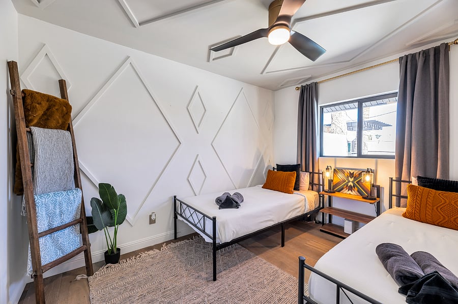 4th bedroom with two (2) twin beds
