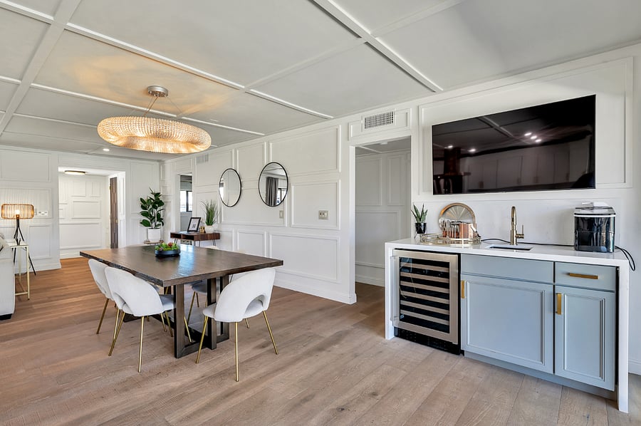 Wet bar area with add'l Smart TV