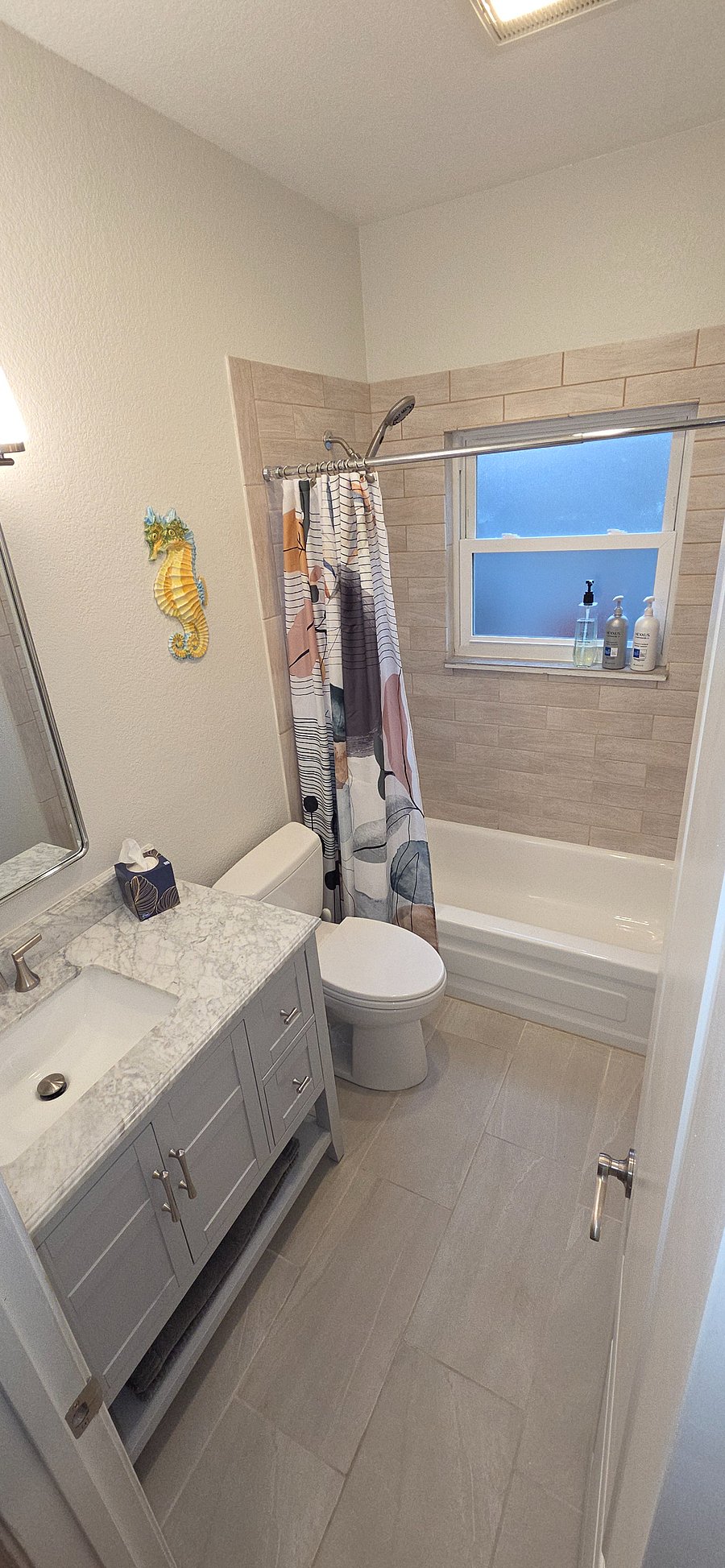 Main floor full bathroom