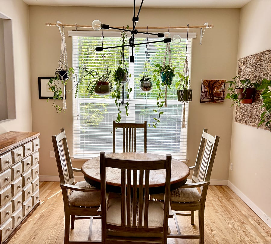 Main floor dining area
E
