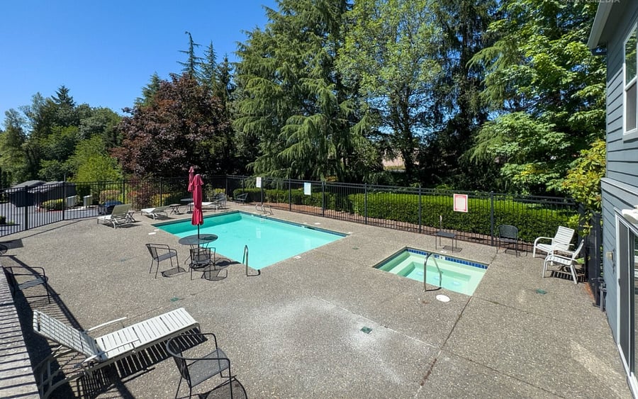 Community pool & spa