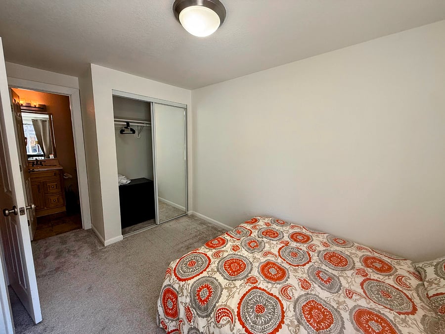 Third bedroom, bathroom access