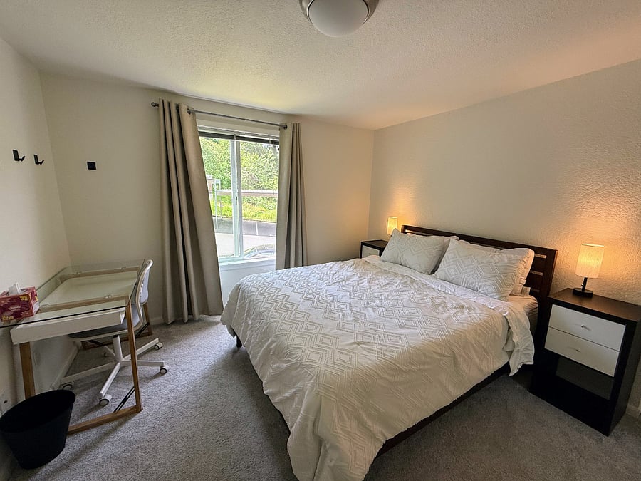Second bedroom, with queen bed and work station