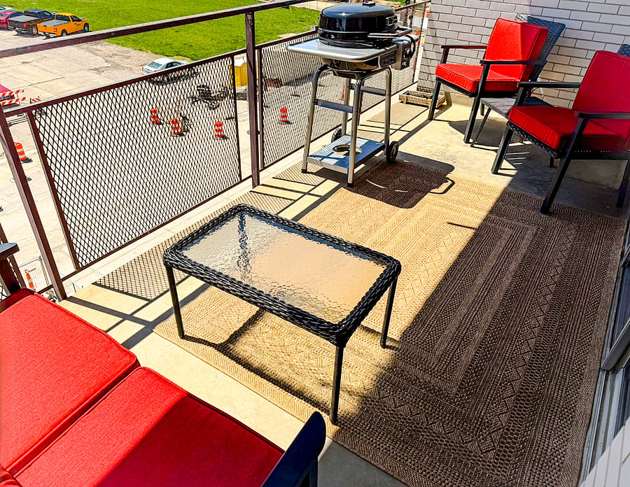 Deck/Patio area