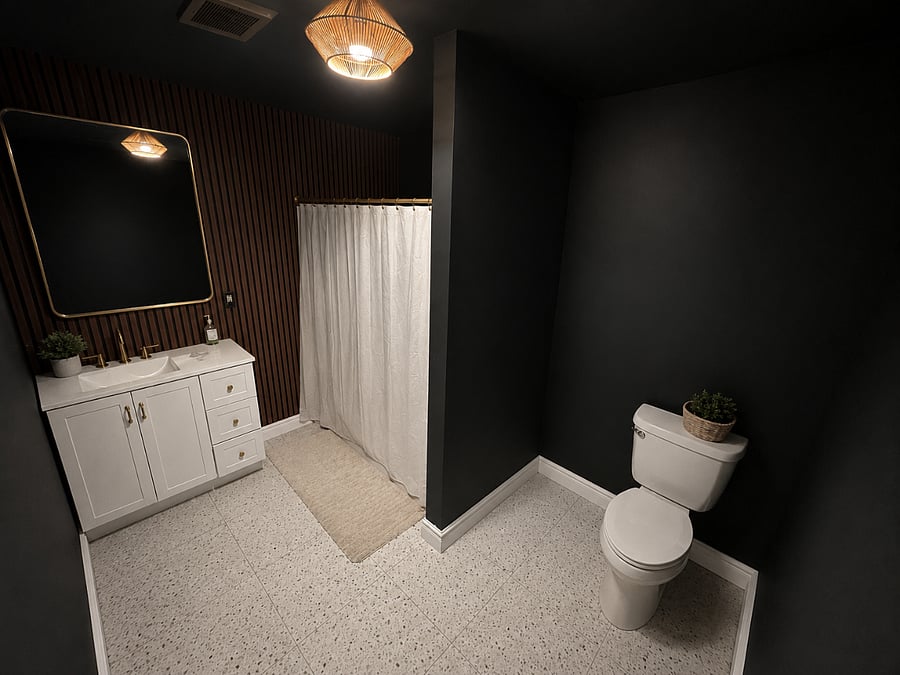 SHARED BATHROOM FOR SUITE 103 & 1004