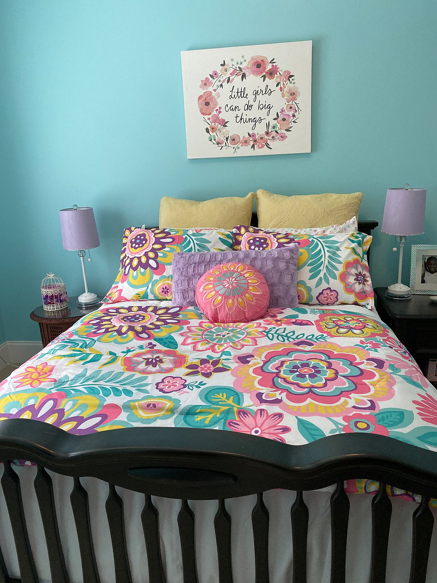Bedroom with a double bed