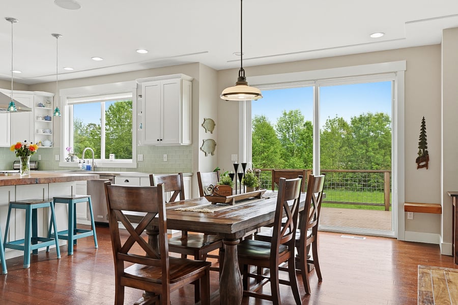 Dining area comfortably seats 6 but up to 8 with bench. 