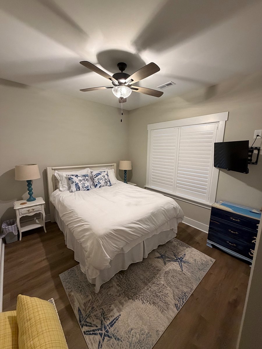 Bedroom 3, Queen