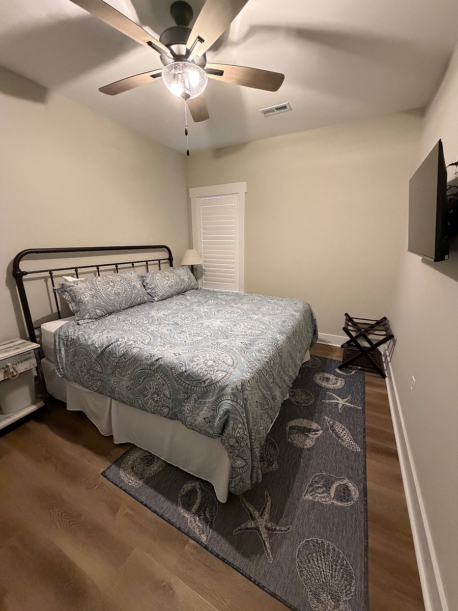 Bedroom 2, King