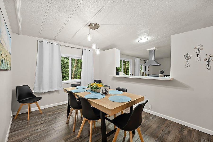Dining area seats 6-8 people