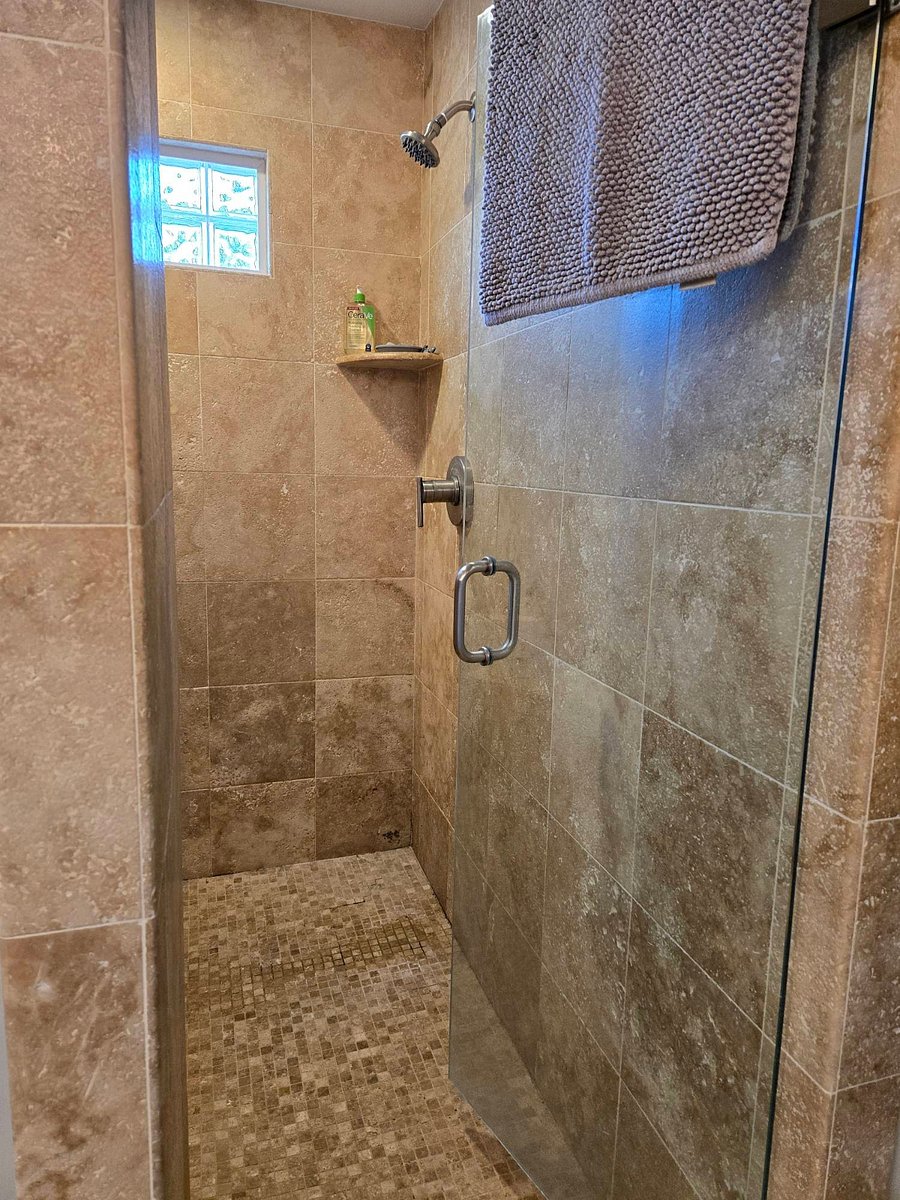 Master bath, dual shower heads