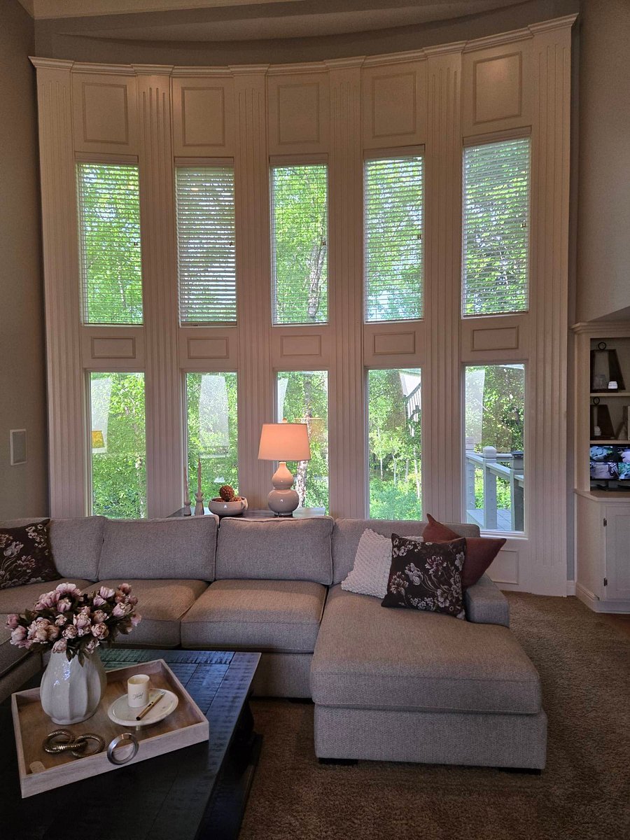 Front living room, 18' ceilings