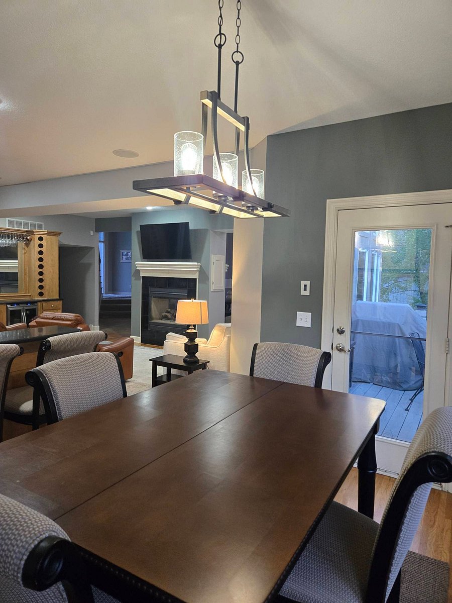 Upper deck with bbq grill and patio table