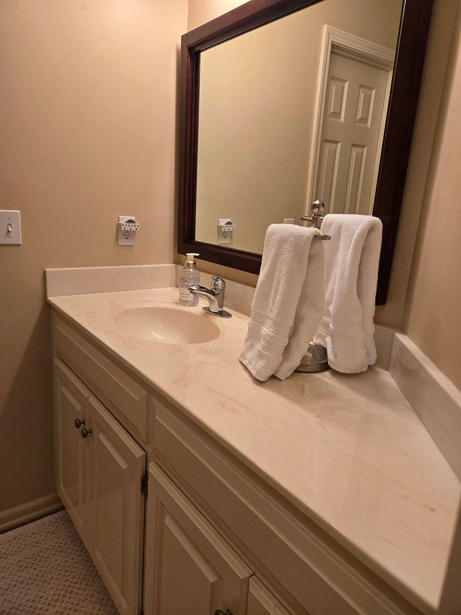 Upper level master bedroom 2 bath and walk-in closet