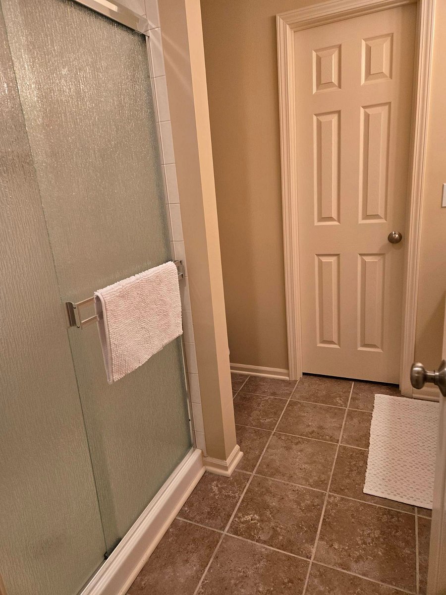 Upper level master bedroom 2 bath and walk-in closet