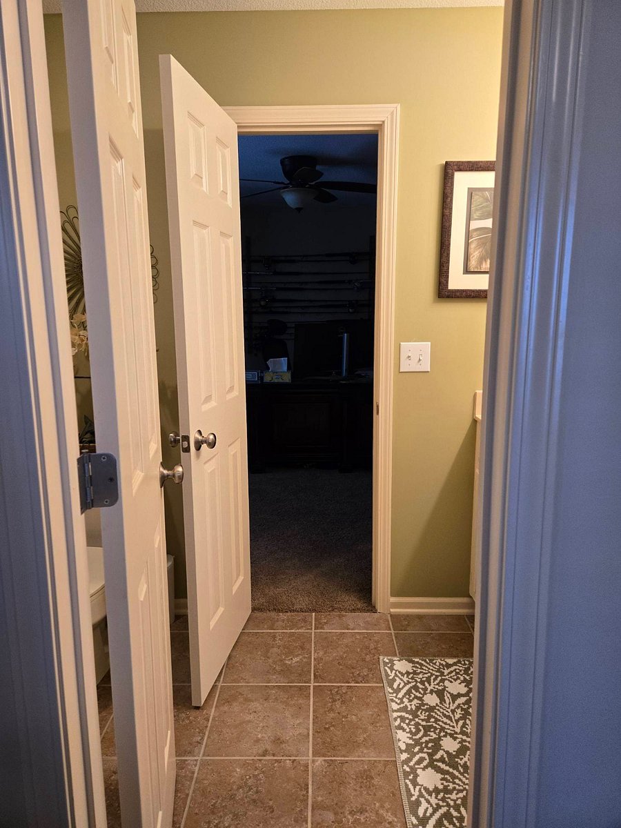 Upper level jack and jill shared between bedroom 3 and 4