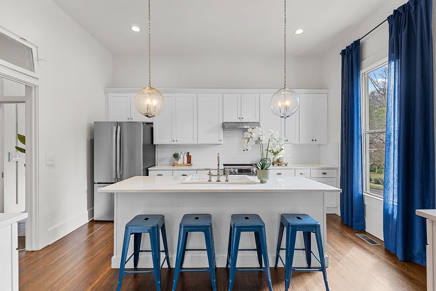 Fully equipped kitchen.