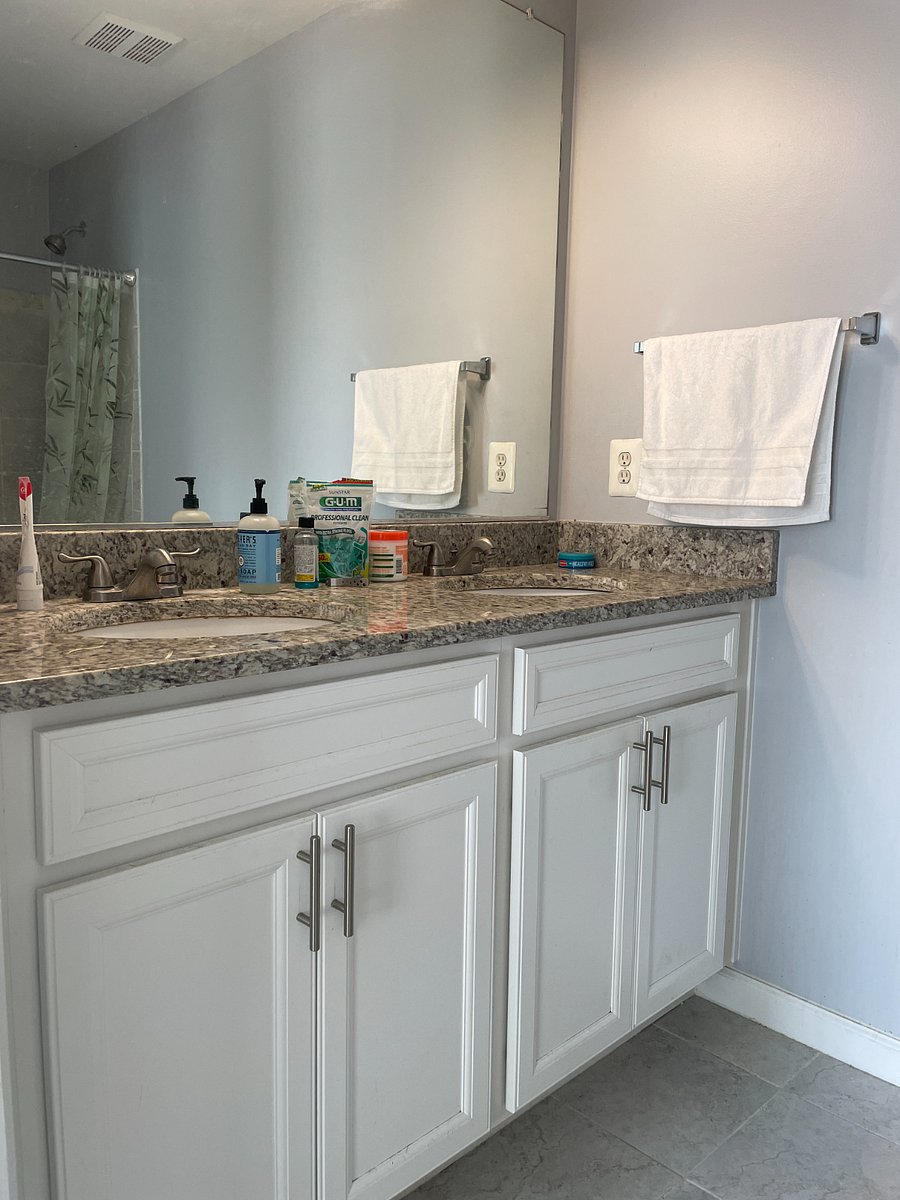 Upper Level Suite - Full bathroom #1