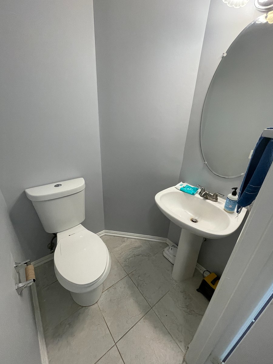 Mid-Level - Half Bathroom