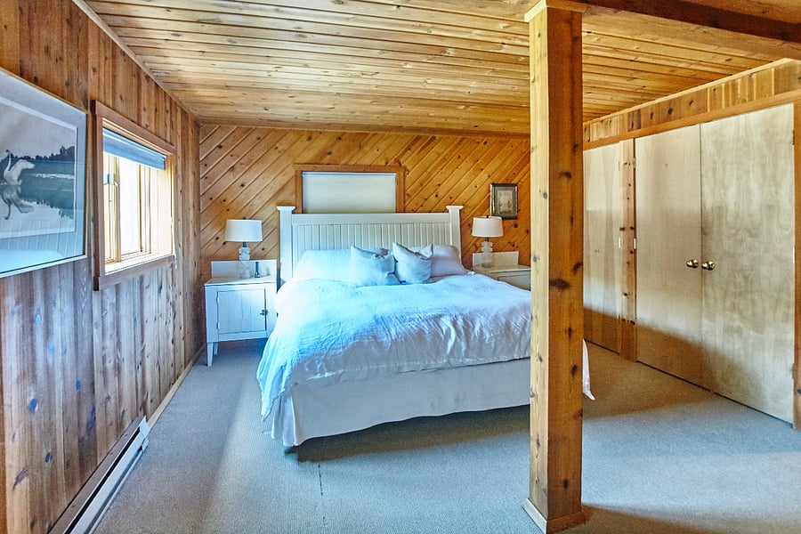 Master bedroom on lower level/basemment with en-suite bathroom