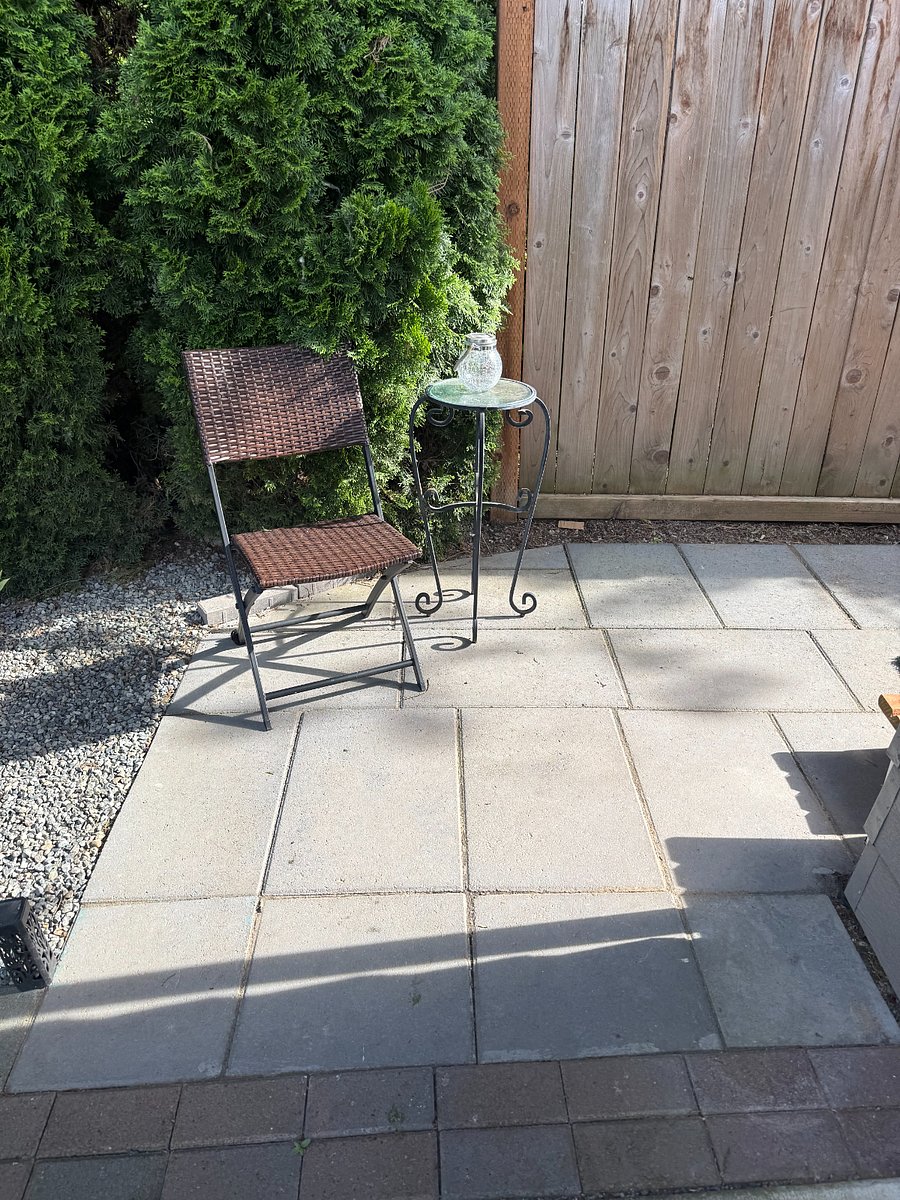 Exterior Entry Chair and table