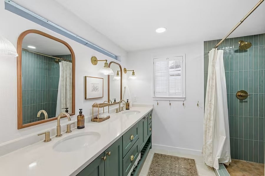 Full Guest Bathroom
