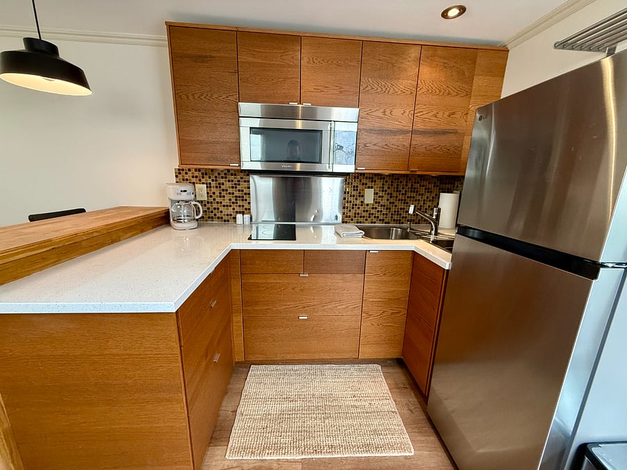 Stovetop
Microwave
Full Fridge
All Kitchen Essentials Included