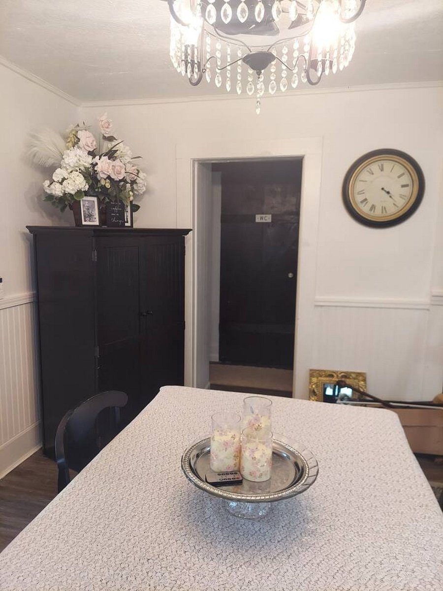 Dining room showing the closed coffee bar