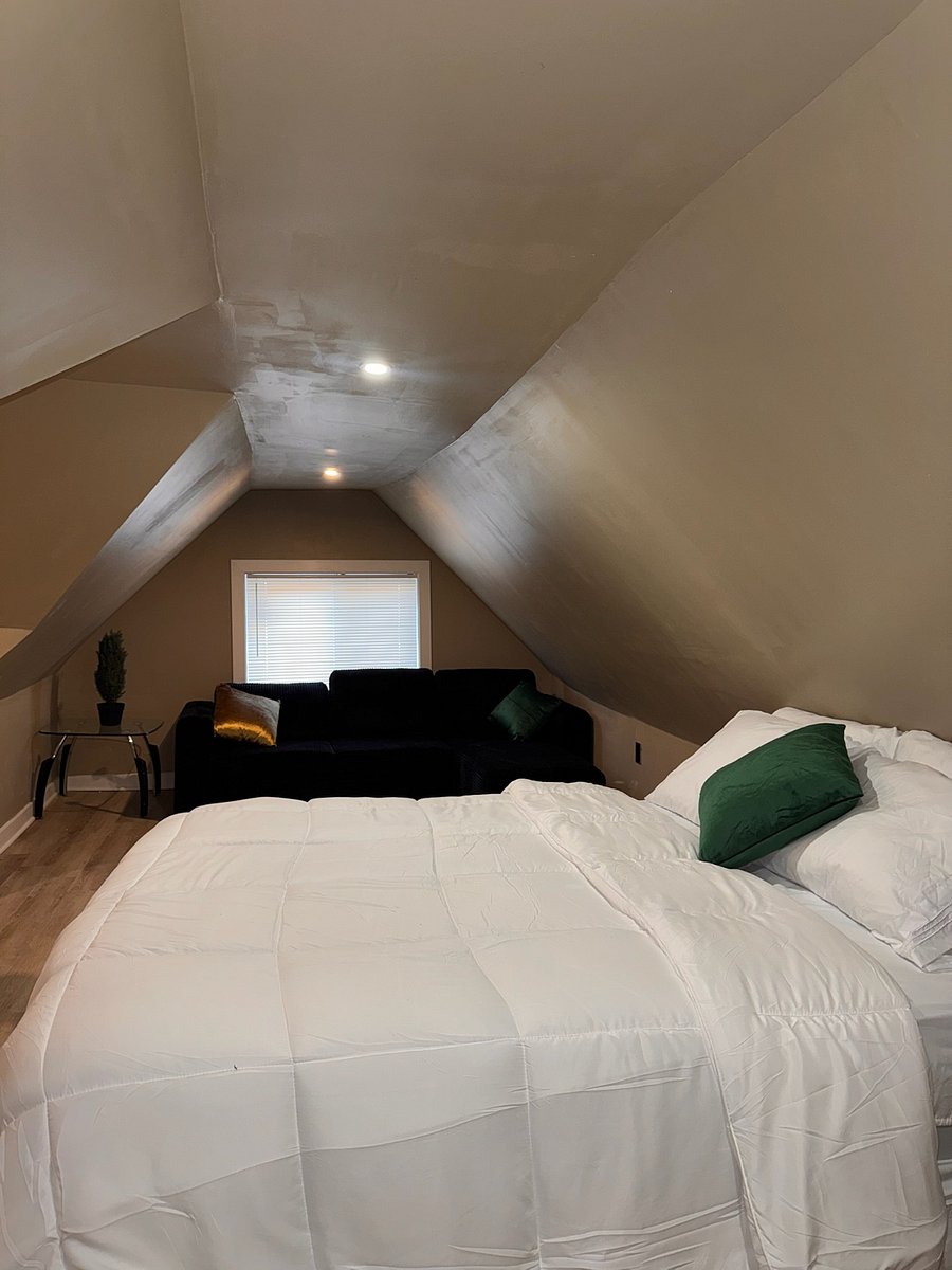 3rd bedroom-Attic Suite