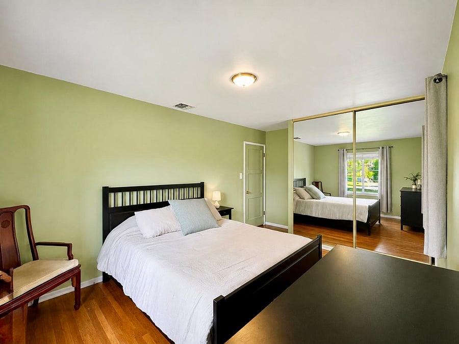 2nd bedroom 