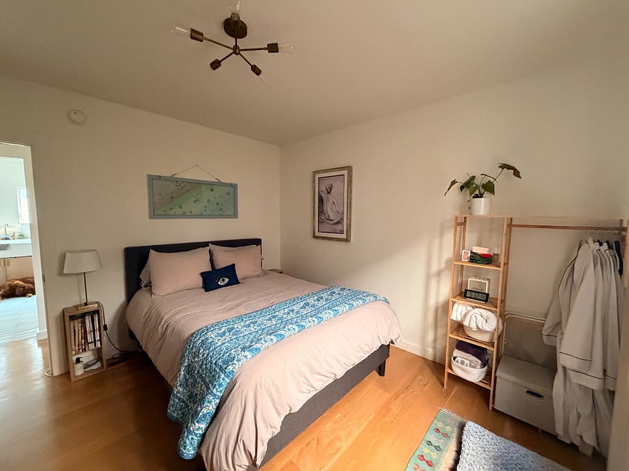 bedroom 2 with queen size bed
