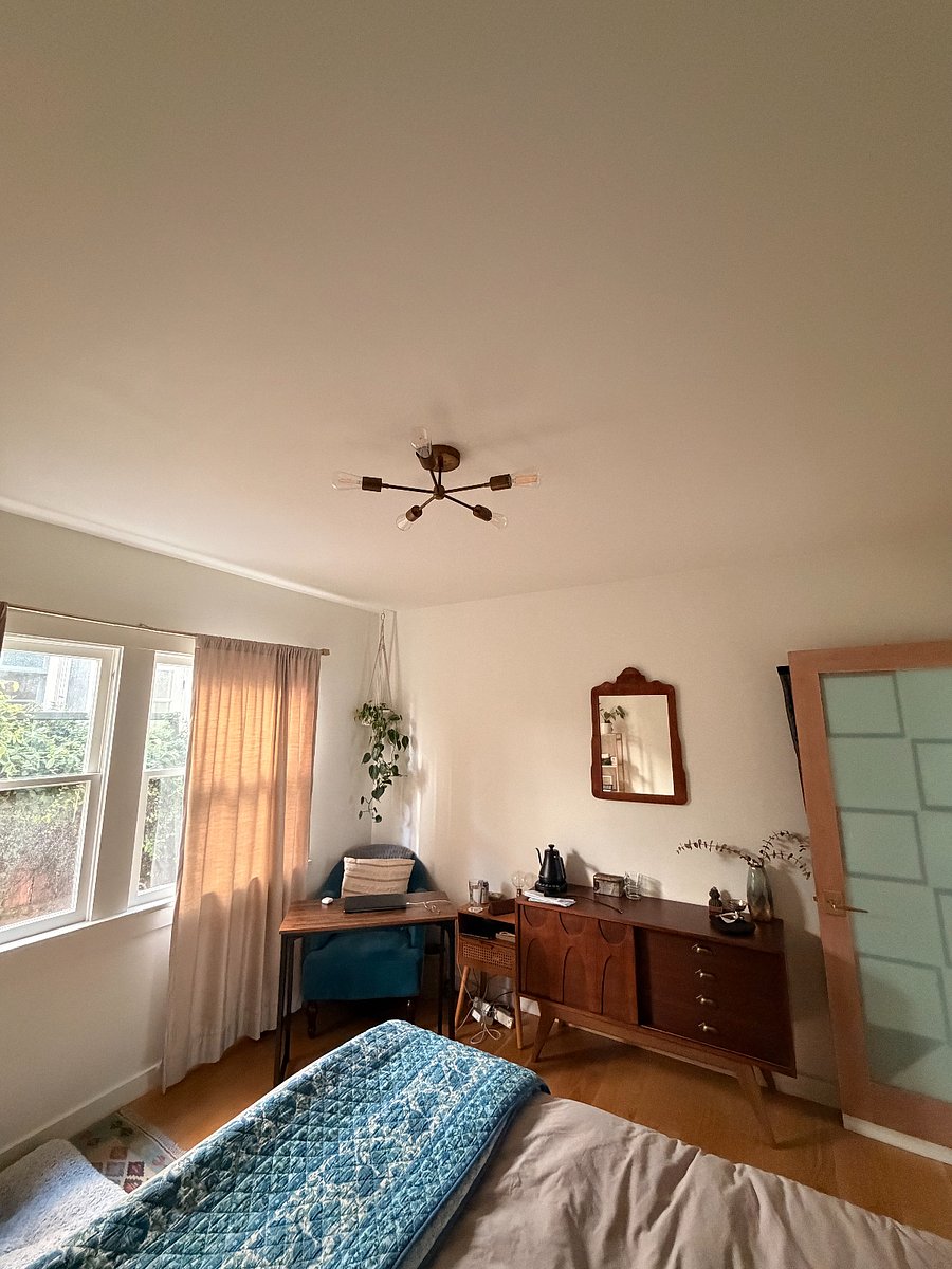 2nd bedroom, view of desk
