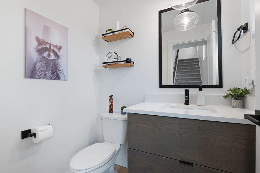 2nd floor: Bathroom