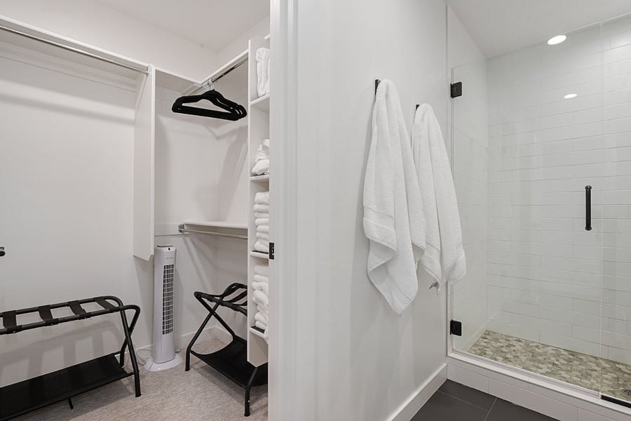 3rd floor: Master bathroom & closet