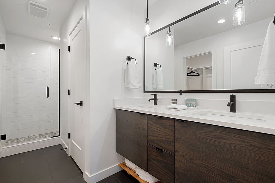3rd floor: Master bathroom