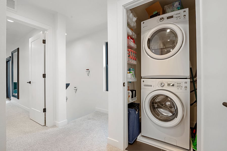 3rd floor: Laundry room 