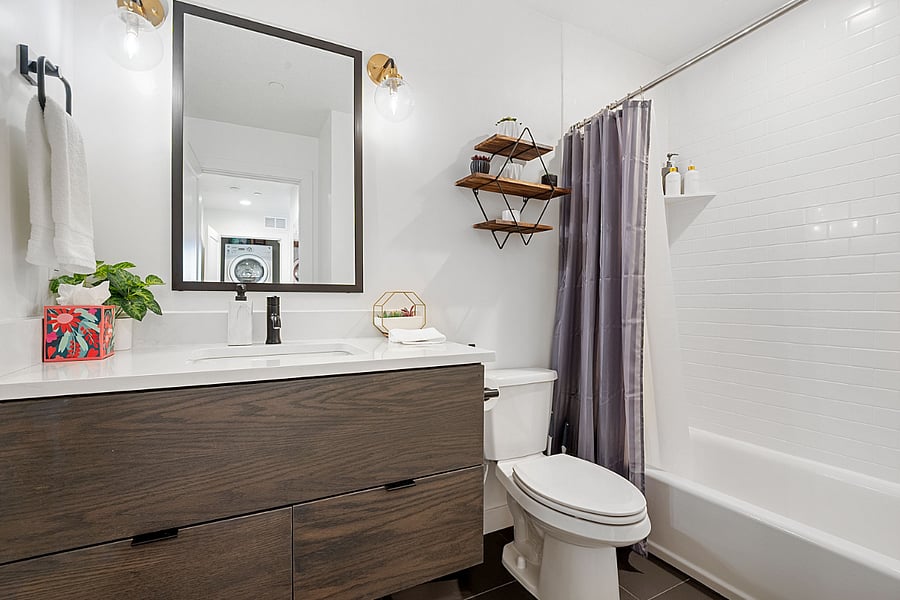 3rd floor: Guest bathroom