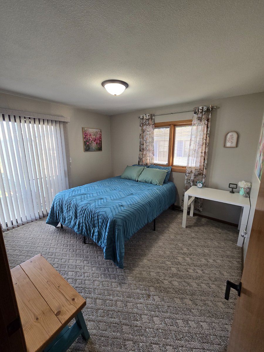 Bedroom 1: Summer