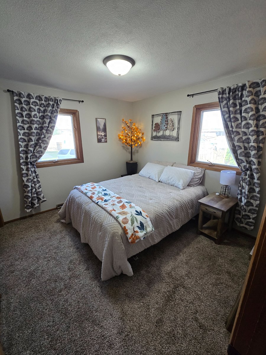 Bedroom 2: Fall
