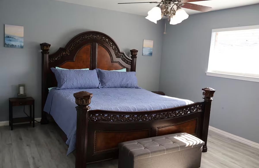 Ultimate comfort in the spacious king-size bed! Perfect for relaxing after a long day of exploring, soft linens, plush pillows, and plenty of room to stretch out for a restful nights sleep. Ideal for couples or anyone who loves a little extra space.