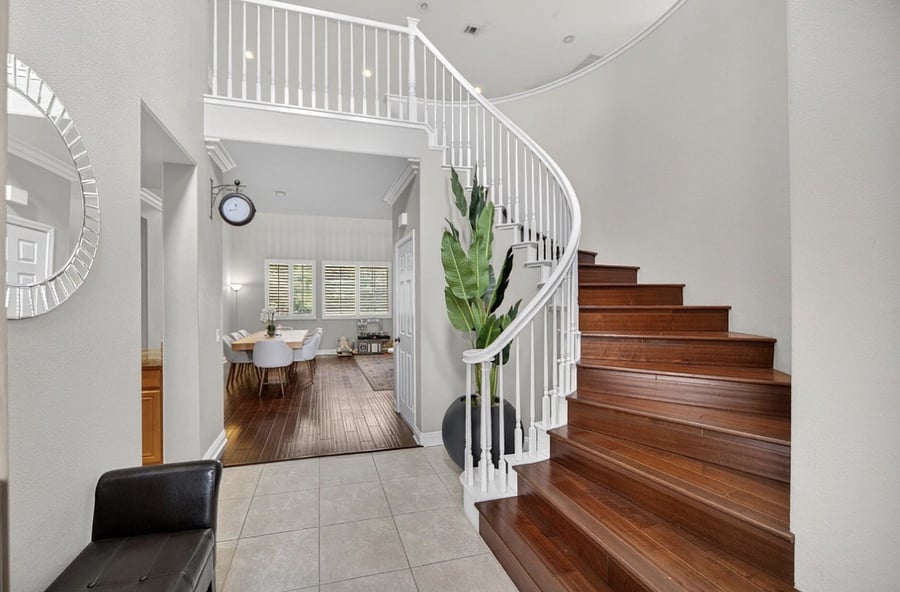 Home features a beautiful entryway that creates a warm and welcoming impression. 