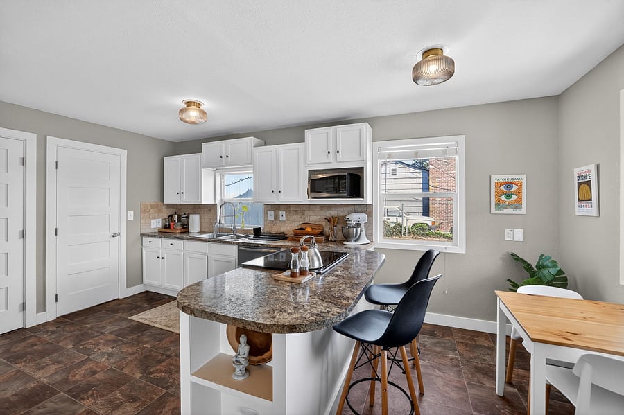 Kitchen & Breakfast Nook