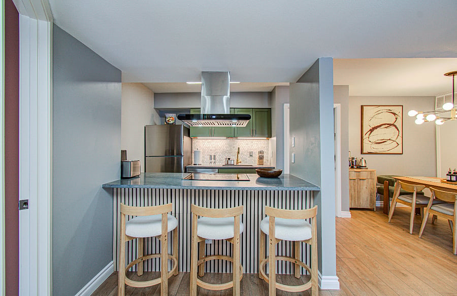 Full kitchen