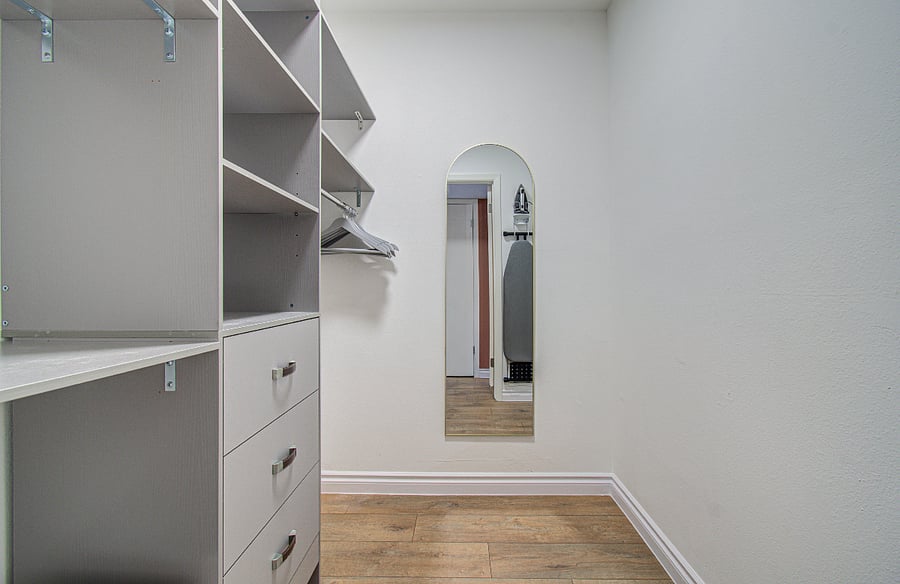 Closet 1
