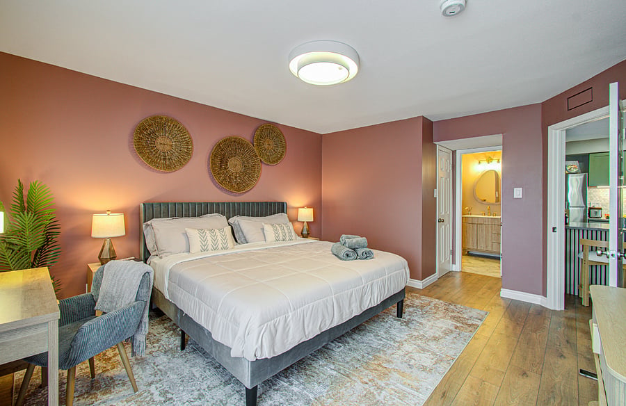 King size bedroom 1
