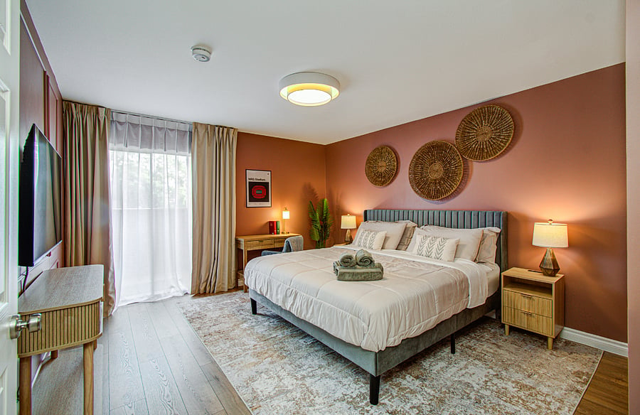 King size bedroom 1