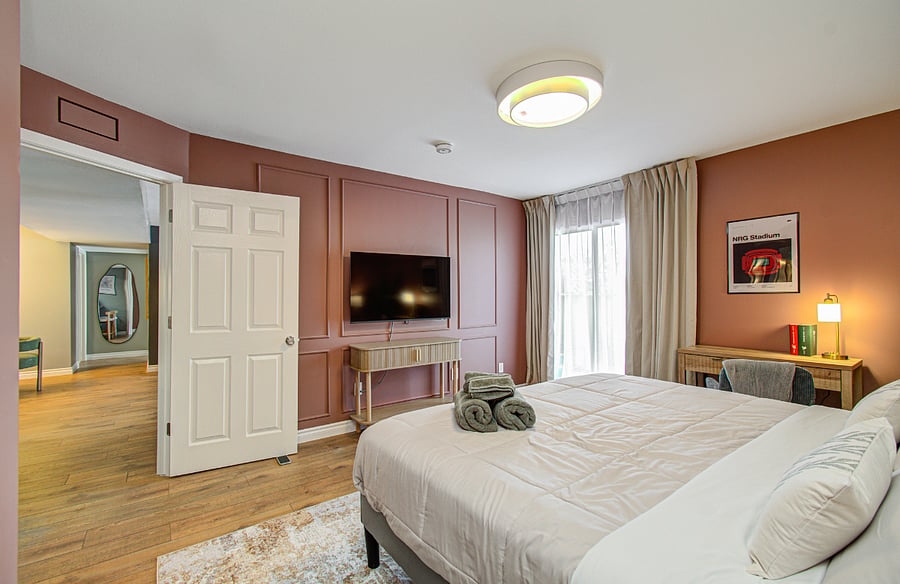 King size bedroom 1