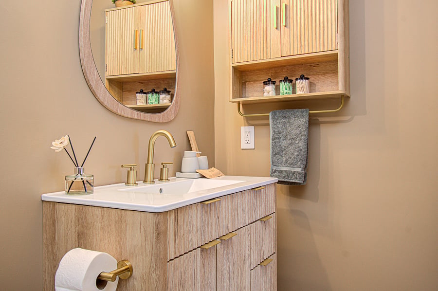 Full bathroom 1