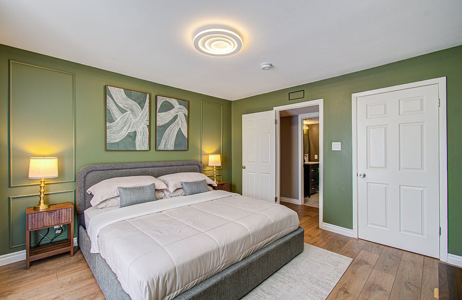 King size bedroom 2